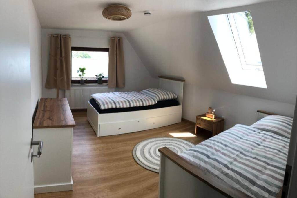 Ruhig Gelegene, Top Moderne Ferienwohnung - Hot Tub Und Sauna Gegen Aufpreis Neuhaus an Der Eger Exterior photo