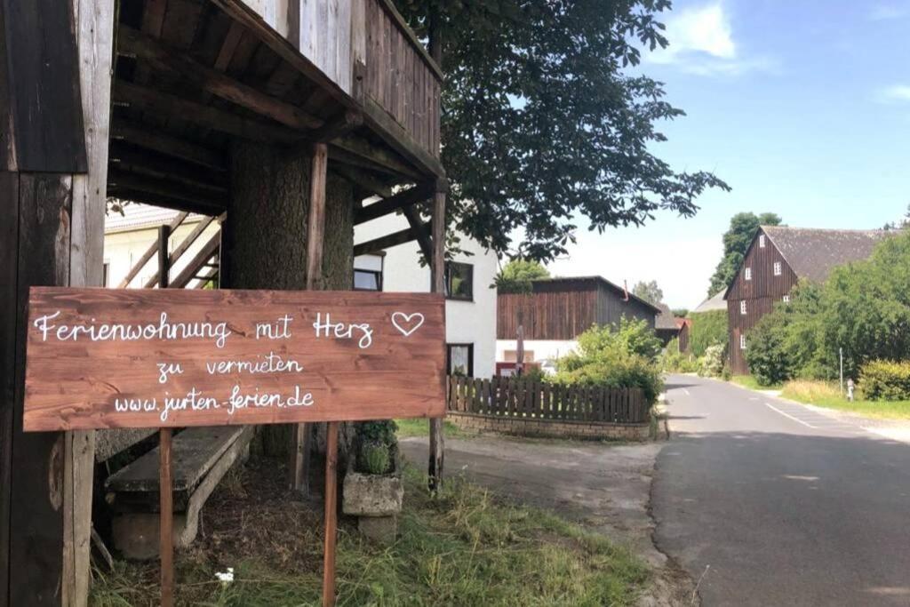 Ruhig Gelegene, Top Moderne Ferienwohnung - Hot Tub Und Sauna Gegen Aufpreis Neuhaus an Der Eger Exterior photo