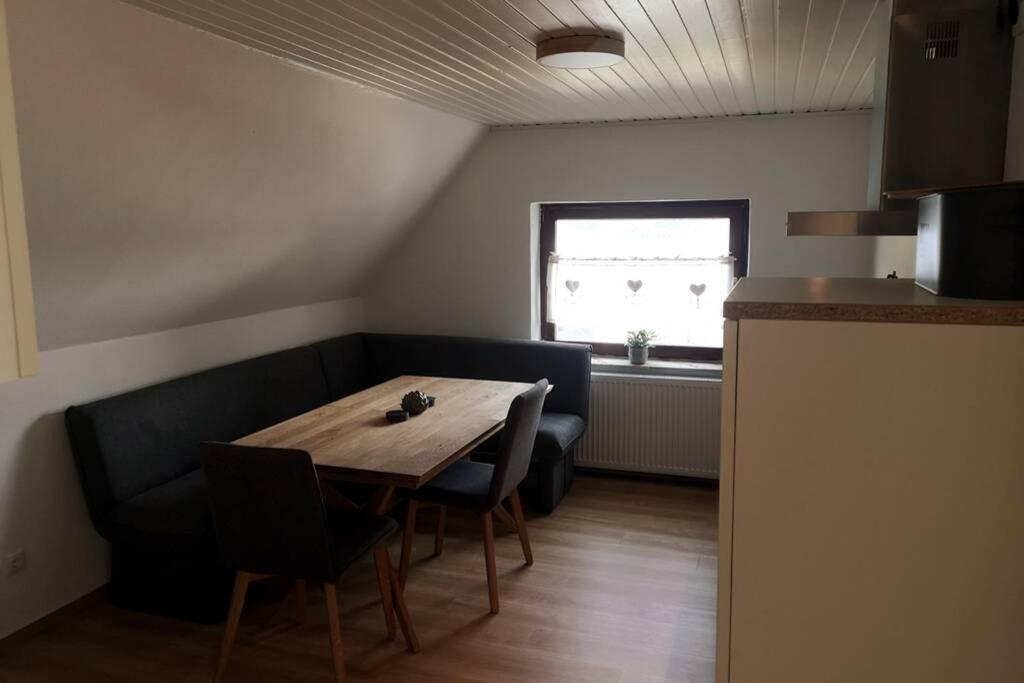 Ruhig Gelegene, Top Moderne Ferienwohnung - Hot Tub Und Sauna Gegen Aufpreis Neuhaus an Der Eger Exterior photo