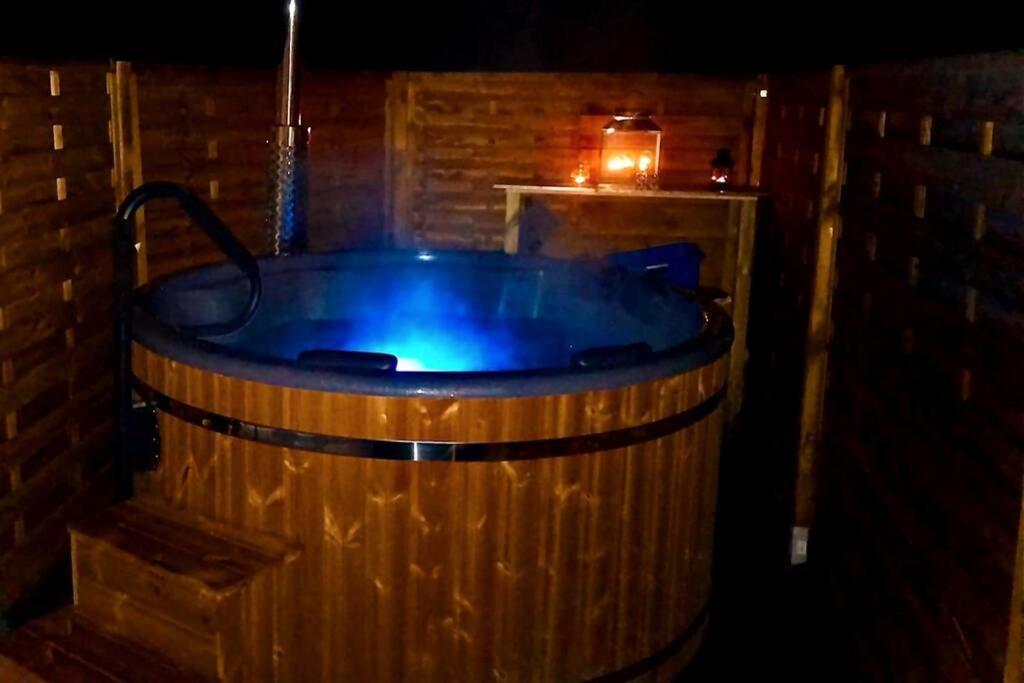 Ruhig Gelegene, Top Moderne Ferienwohnung - Hot Tub Und Sauna Gegen Aufpreis Neuhaus an Der Eger Exterior photo