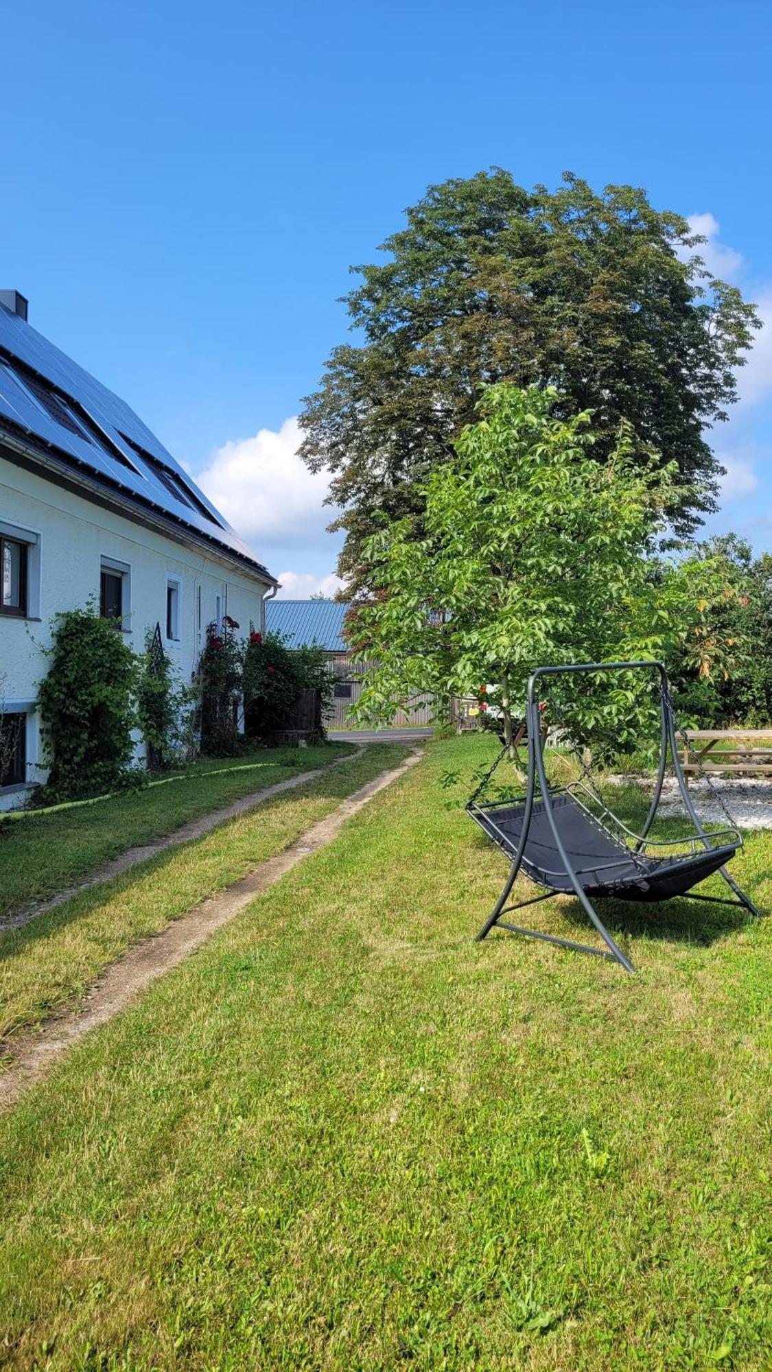 Ruhig Gelegene, Top Moderne Ferienwohnung - Hot Tub Und Sauna Gegen Aufpreis Neuhaus an Der Eger Exterior photo