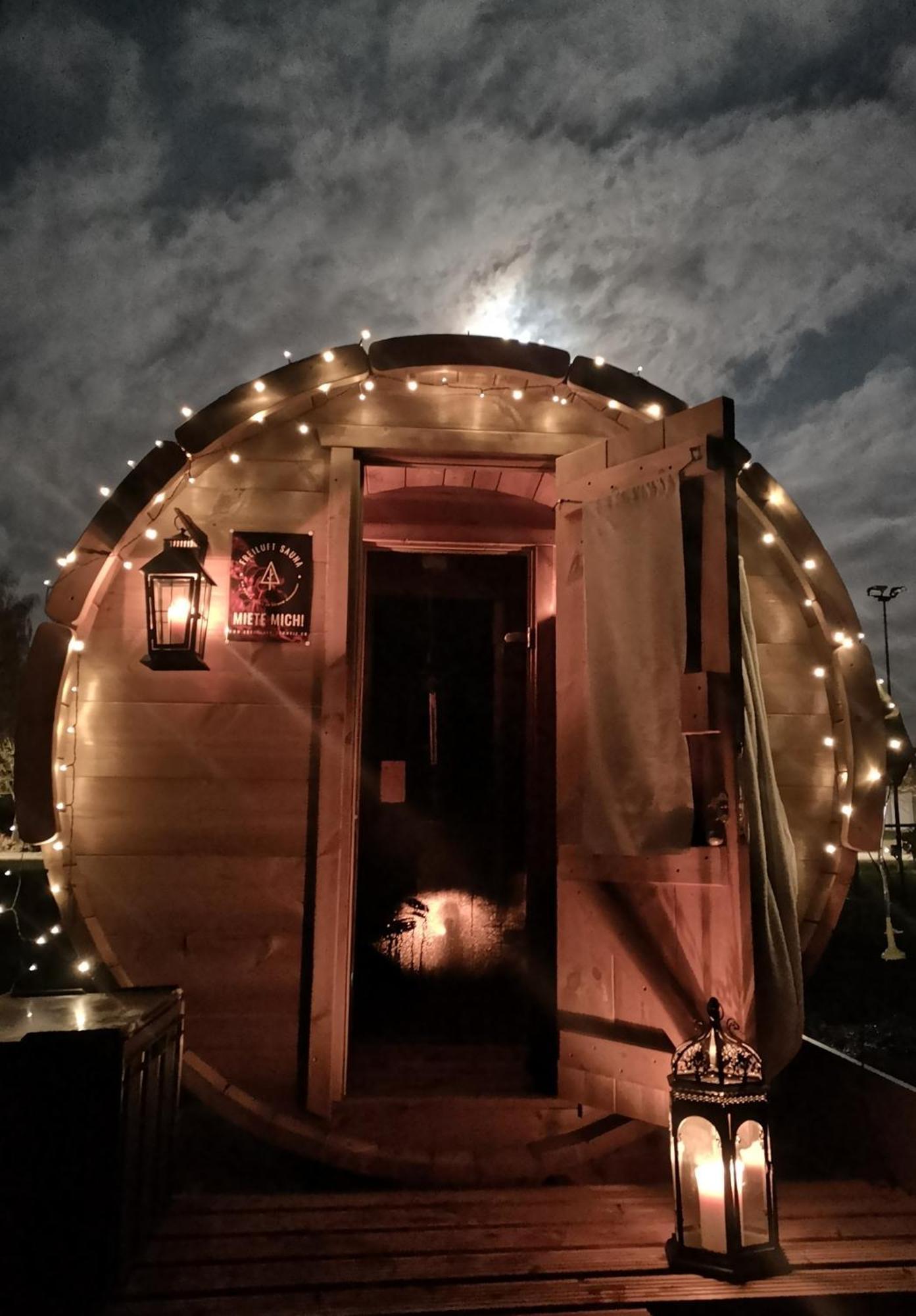 Ruhig Gelegene, Top Moderne Ferienwohnung - Hot Tub Und Sauna Gegen Aufpreis Neuhaus an Der Eger Exterior photo